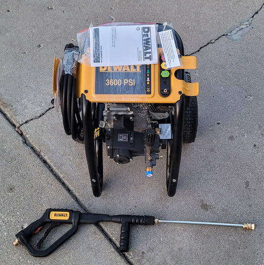 Dewalt 3600 PSI 2.5 GPM Cold Gas Pressure Washer Water Professional with HONDA GX200 Engine